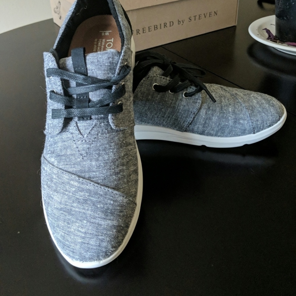 Toms